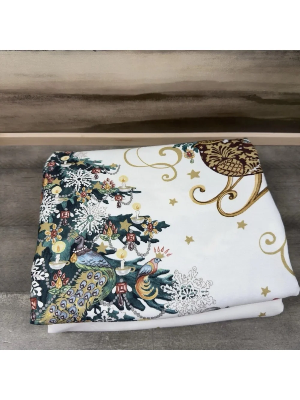 Williams Sonoma tablecloth excellent
